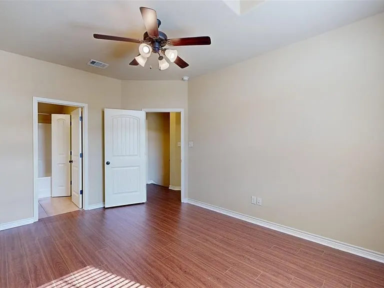 3007 Towers Pkwy — Photo 25