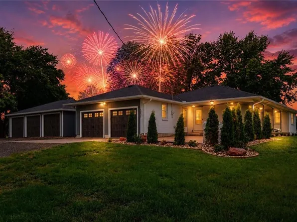 17341 158th St, Basehor, KS 66007