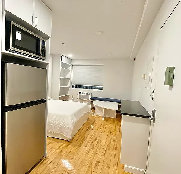 319 E 8th St #1A — Photo 5