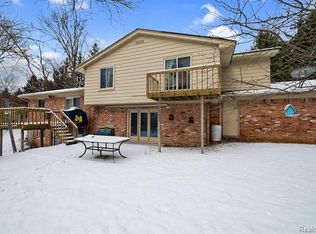 8004 Perry Lake Rd, Clarkston, MI 48348