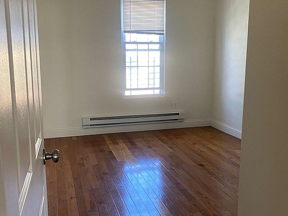 3rd image of 605 Mead St Floor 2