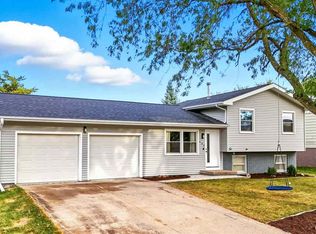 606 Windsor Dr, Solon, IA 52333