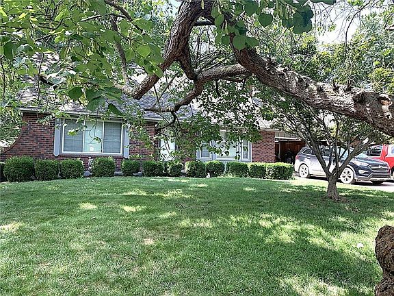 2nd image of 1705 NW Willow Cir