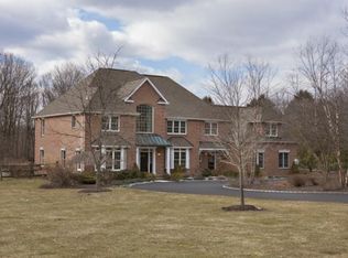 46 Pondhills Ct, Pleasant Valley, NY 12569