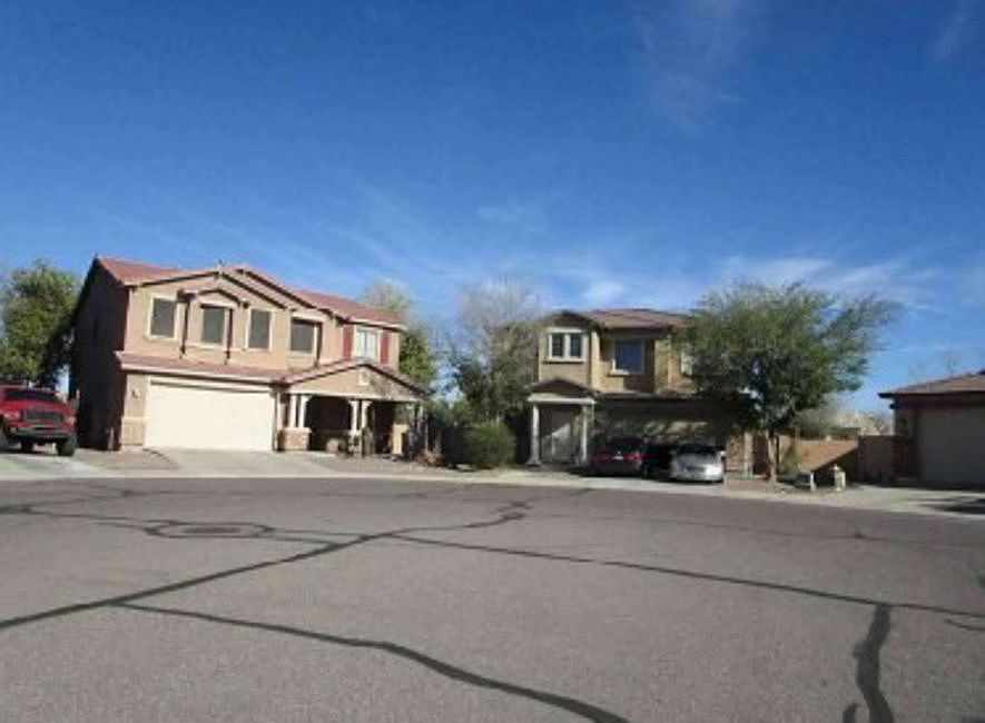 Exterior Neighborhood (street photo)