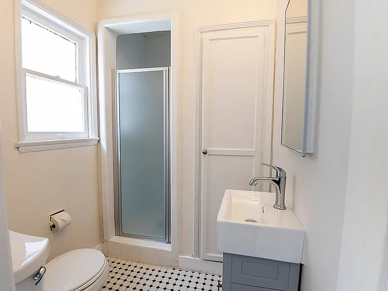 Crenshaw Park Apartments — Photo 13