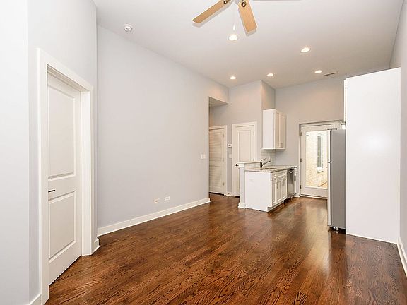5th image of 850 W Newport Ave #2FB