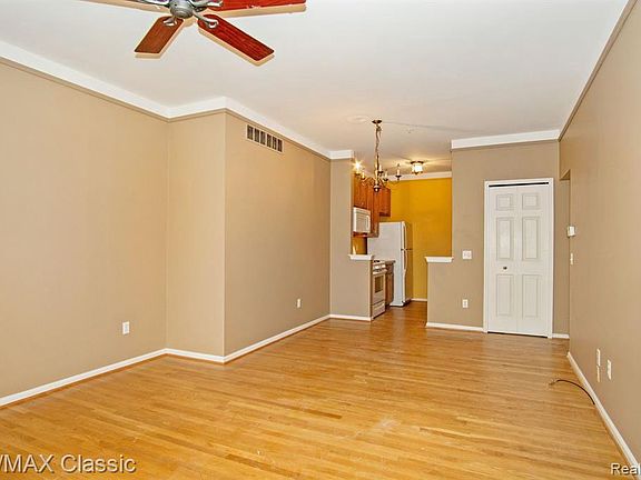 4th image of 874 Summerfield Dr