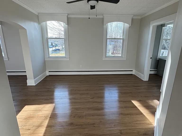 643 Center St — Photo 5