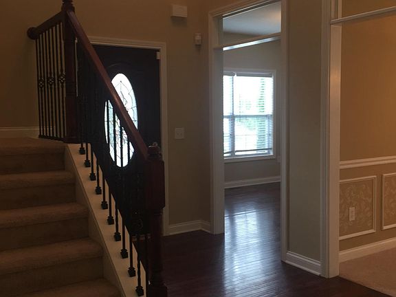 2nd image of 3020 Blackford Pkwy