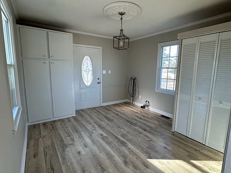 1080 Grace Ave — Photo 6