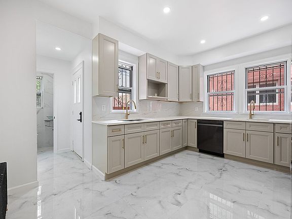 4th image of 3522 Avenue