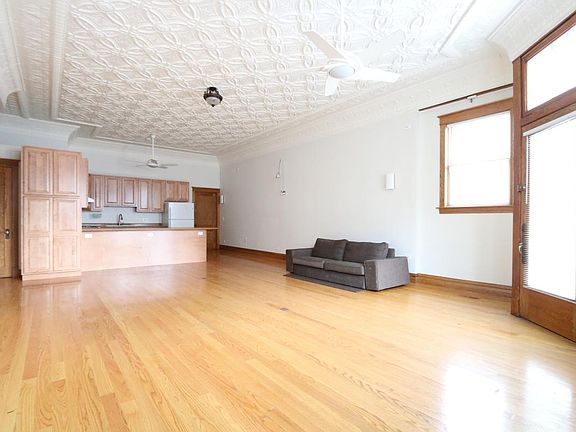 3rd image of 1459 W Blackhawk St APT 1F