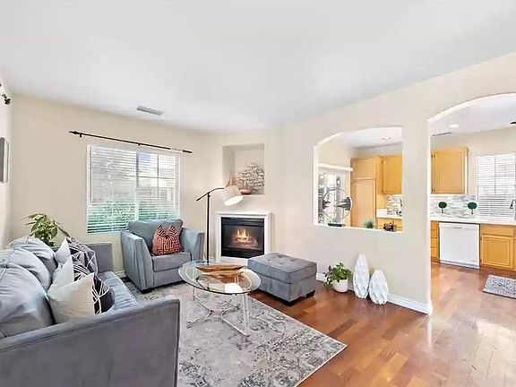 3rd image of 59 Danbury Ln