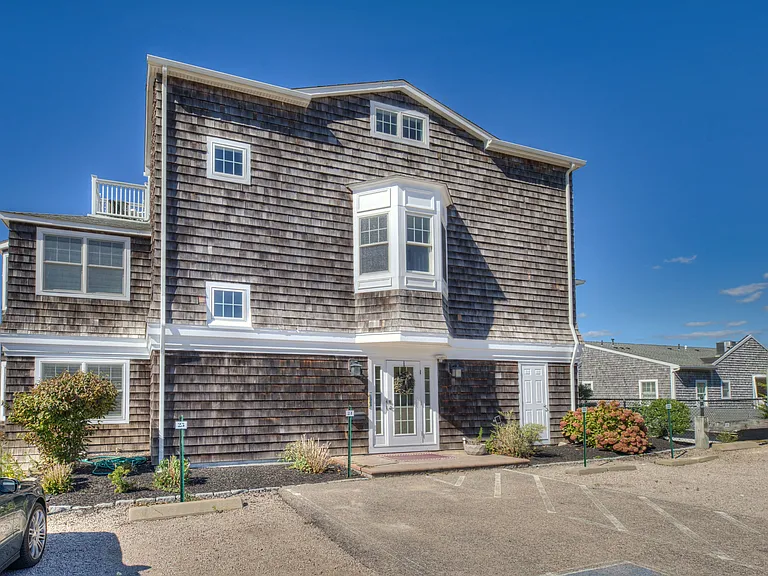 124 Bay St #R2 — Photo 39