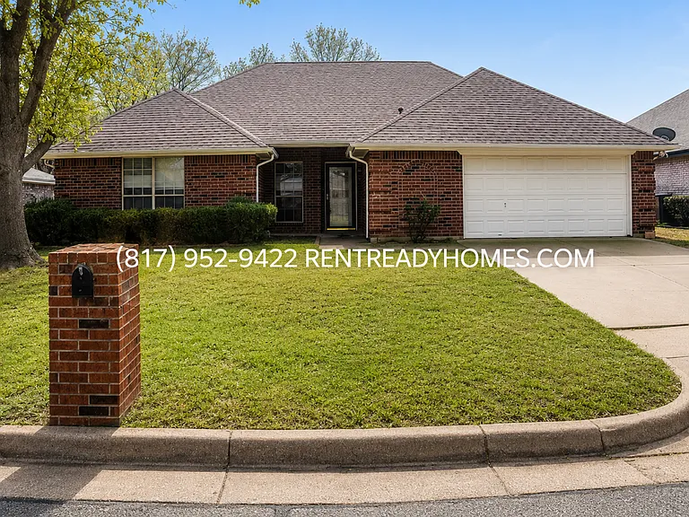 120 Clover Ln — Photo 1