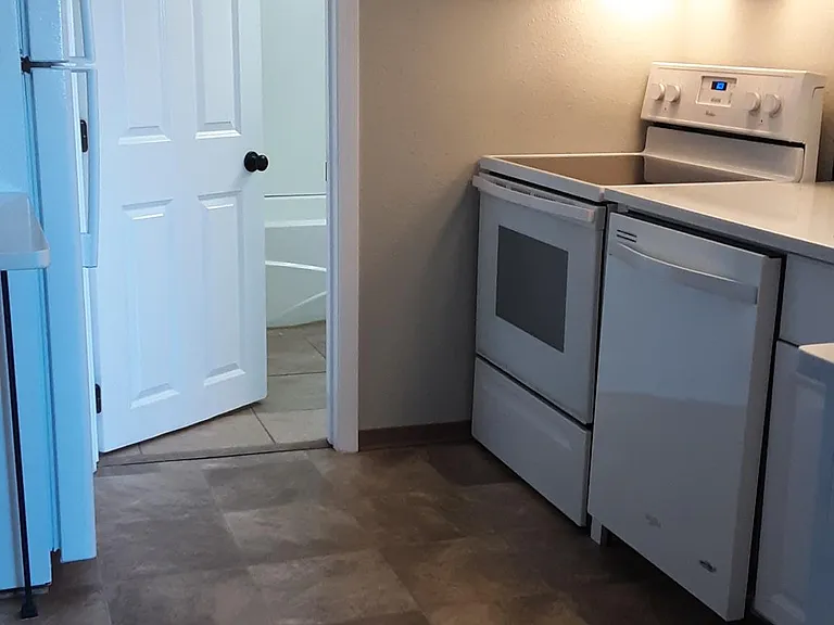 2511 Lombard Ave #B — Photo 1