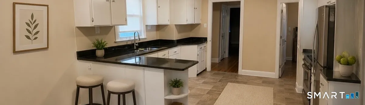 3 bed, 1.5 bath, 1884 sqft, $2,700 — Photo 2