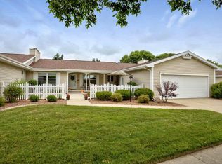 1522 E Capitol Dr, Appleton, WI 54911