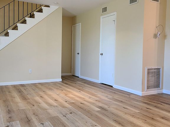 5th image of 9625 Irby St