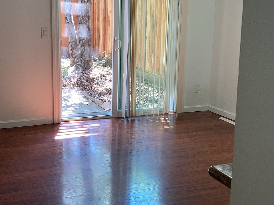 1st image of 105 Oak Rim Way