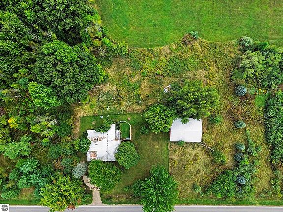 2nd image of 1745 S Shepherd Rd