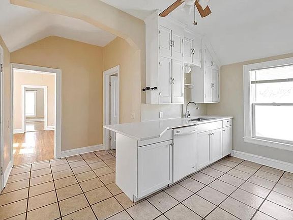 2nd image of 279 Forbes Ave Unit 2