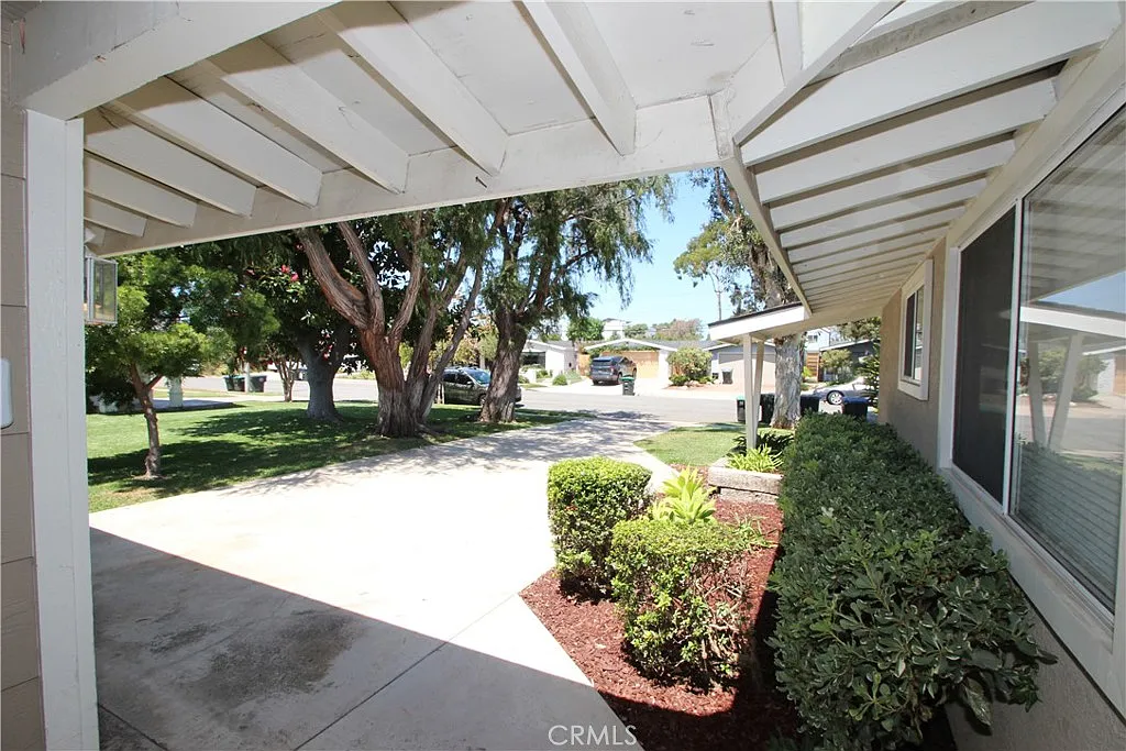 3 bed, 1380 sqft, $4,850 — Photo 3