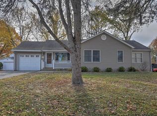 66 N Country Club Rd, Decatur, IL 62521