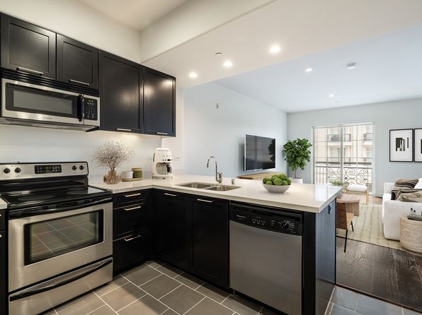 889 Americana Way #M223