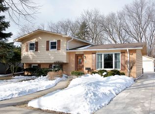 511 Drake St, Libertyville, IL 60048