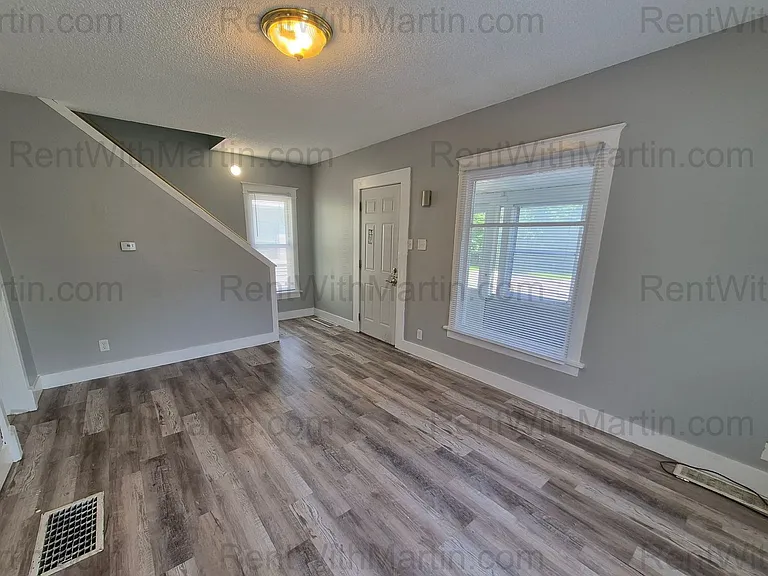 343 Albany St — Photo 5