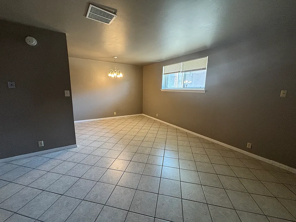 907 E 12th Ave #212