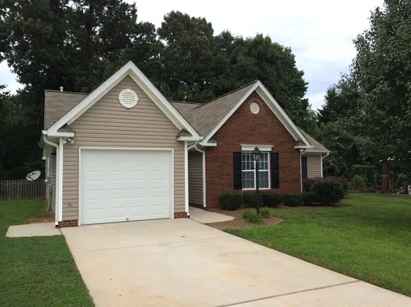 5853 Bushberry Ct, Winston Salem, NC 27105