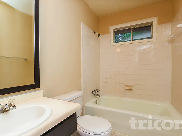 1464 Yorkton Ct — Photo 13