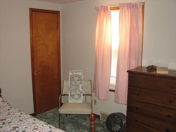4th image of 381 Esser Ave