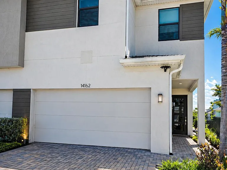 14162 SW Thorens Dr — Photo 1