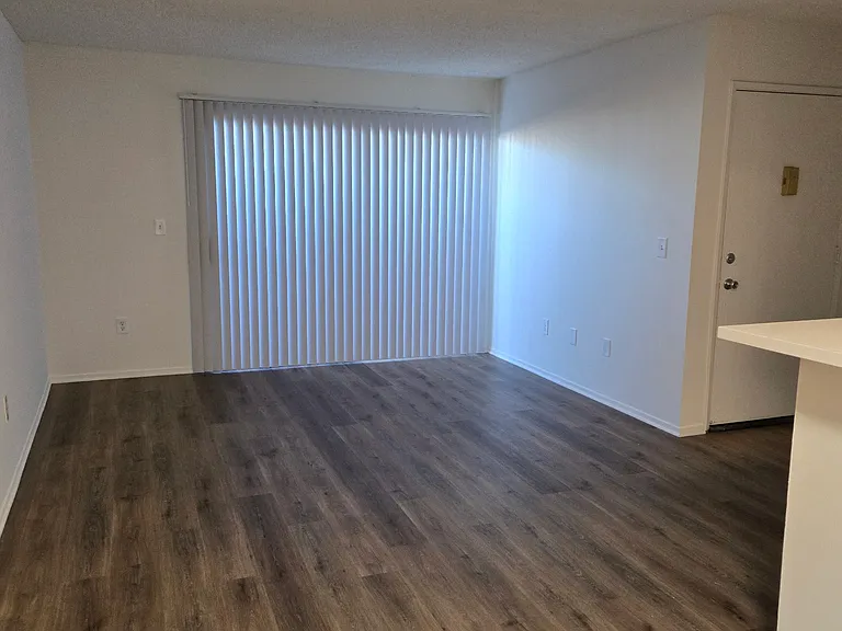 Franklin Luxury Apartments — Photo 28