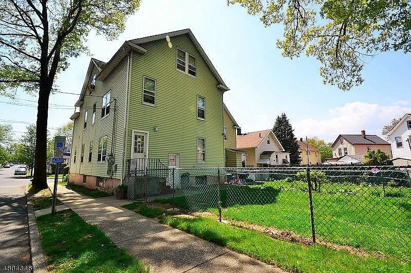 624 Gregory Ave photo 1