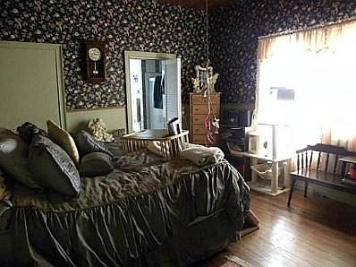 5th image of 215 S Avenue O