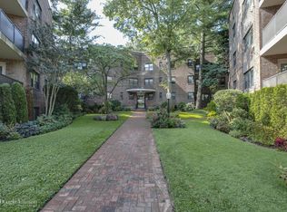 50 Brompton Rd APT 2E, Great Neck, NY 11021