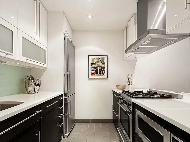 167 Perry St #1J — Photo 2
