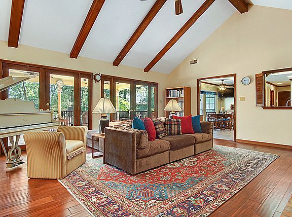 5th image of 200 Woodlawn Ct