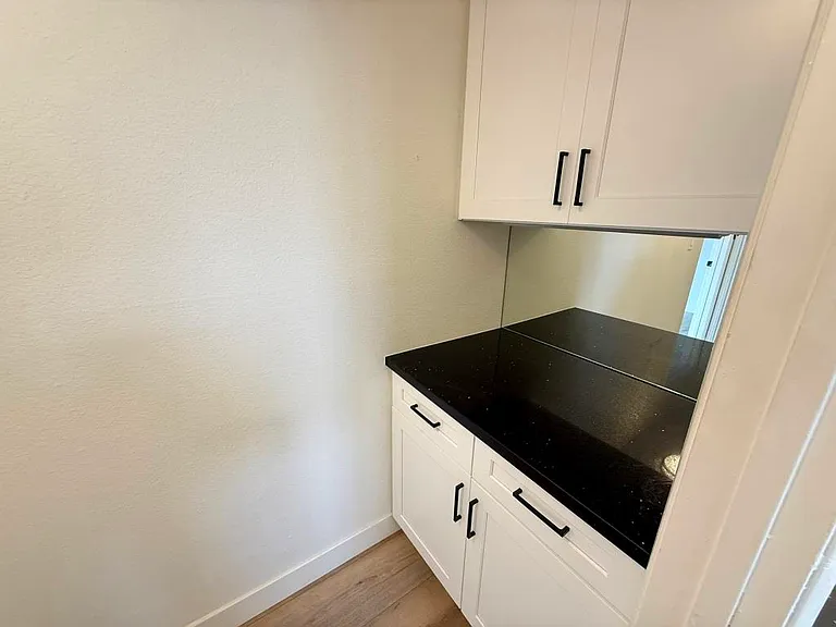 11033 Moorpark St #212 — Photo 17