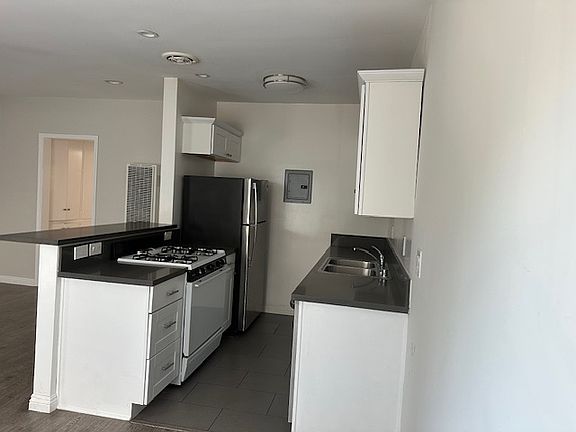 3rd image of 3726 S Canfield Ave APT 6