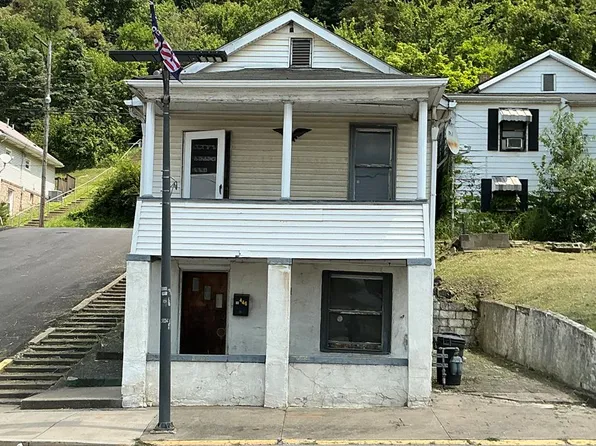 446 MAIN STREET, Follansbee, WV 26037