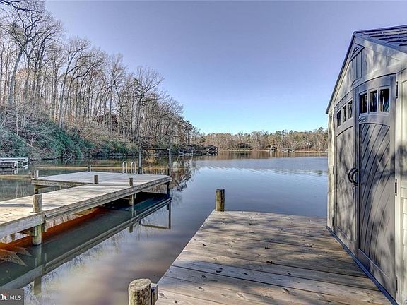 5th image of 361 Hemlock Ln
