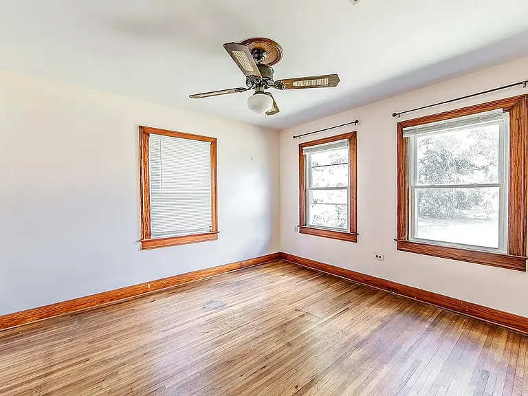 129 Pecan St — Photo 6