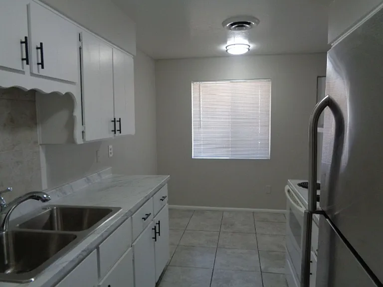 2604 W Pierson St — Photo 4