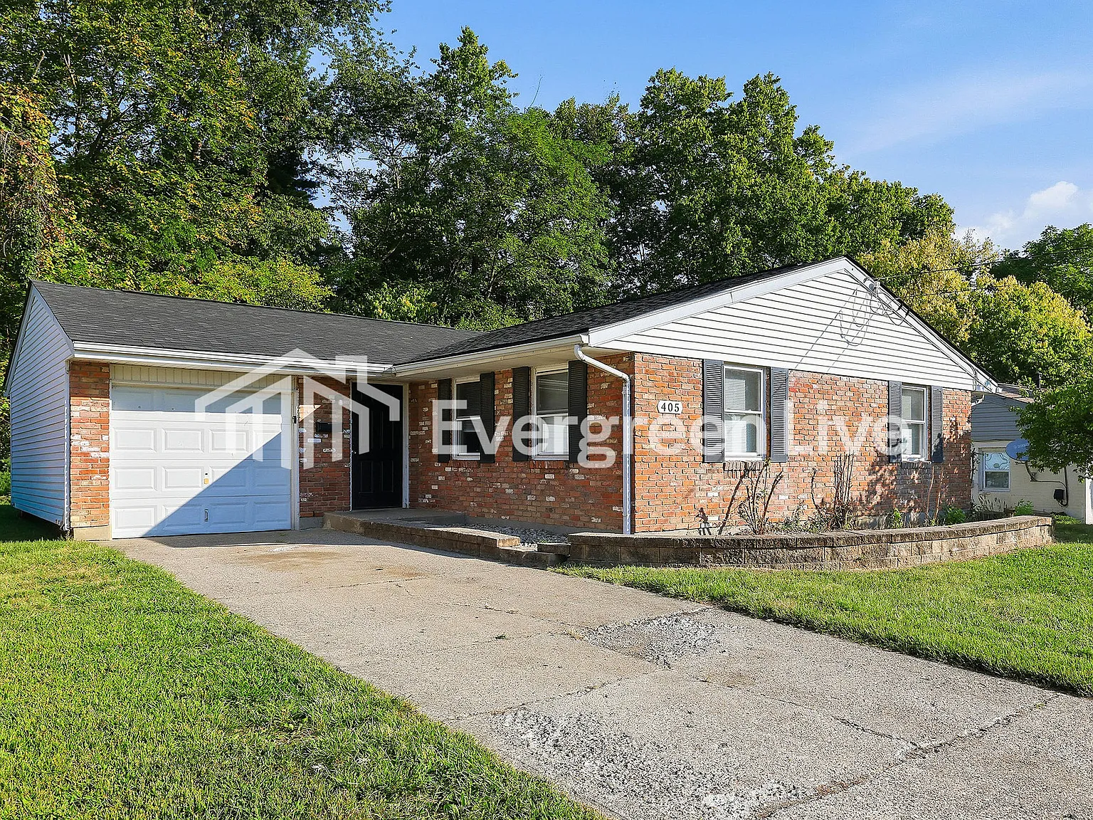 3 bed, 1.0 bath, 1172 sqft, $1,695 — Photo 1